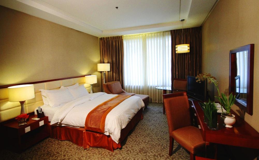 The Avenue Plaza Hotel Нага Экстерьер фото