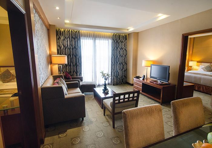 The Avenue Plaza Hotel Нага Экстерьер фото
